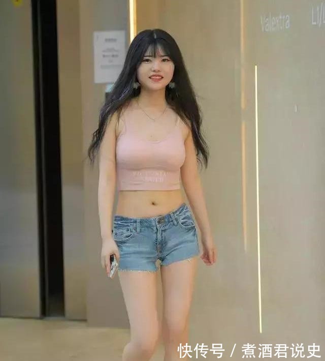 阔腿裤 精致的印花瑜伽裤穿搭，打破单调和刻板，美丽清澈