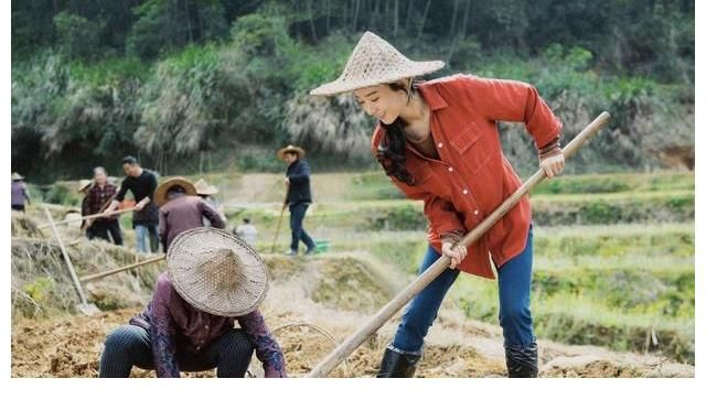 乡亲们|理想照耀中国：赵丽颖展现共情能力，网友表示，30分钟太短不够看