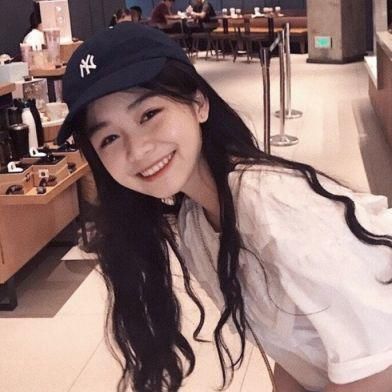 脸上有这三特征的女生,特别适合戴“圆框眼镜”,颜值会更加一等