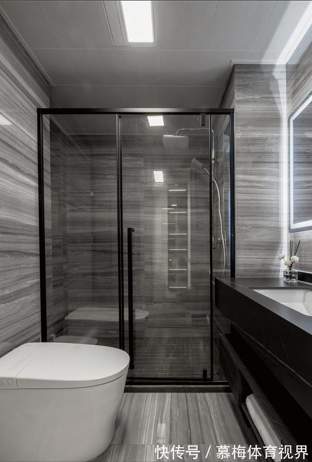 大理石|122㎡意式轻奢风：设计师巧用玻璃门替代隔断，打造明亮舒适家