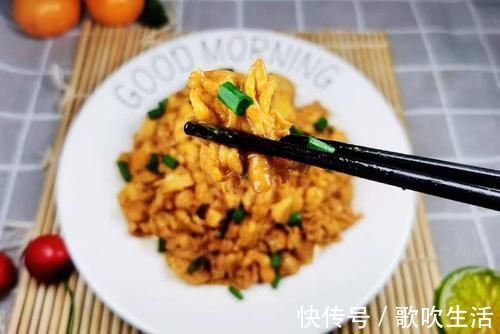 味道|鸡蛋别只会炒番茄，加它一起炒，味道鲜得没话说，吃一次就忘不掉