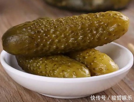 炒腊肉时,有人焯水有人蒸厨师学会正确方法,腊肉嫩滑不硬