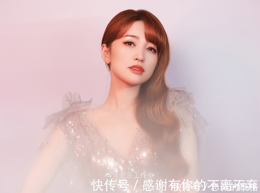 金莎|金莎出席活动,现场高清怼脸照曝光,婴儿肥明显,气质绝了