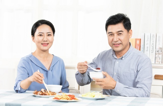 一日三餐|过了50岁想长寿,就要抛弃你认为的粗茶淡饭,吃好肉、吃对肉