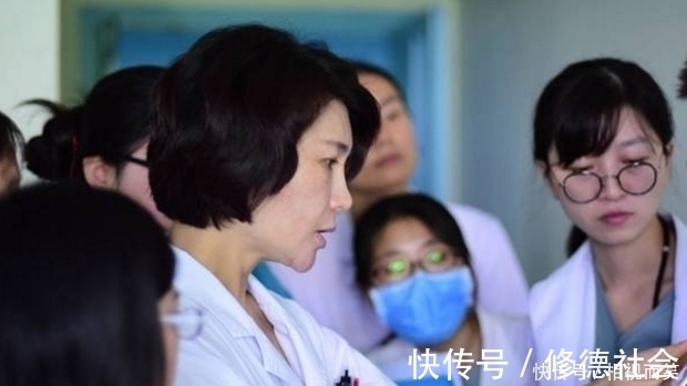 看病|医生给小女孩看病,让她吹白纸,吹了几十下后,奇怪的现象出现了