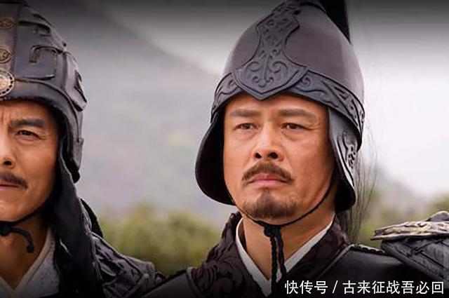 功臣|皇帝对功臣说：你儿剑法不错，功臣把儿子首级砍下，扔皇帝面前