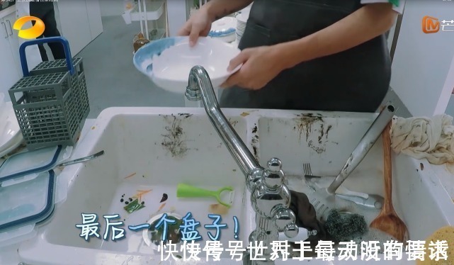 《中餐厅》卫生再次被质疑,看到他们厨房真正卫生情况,网友炸锅