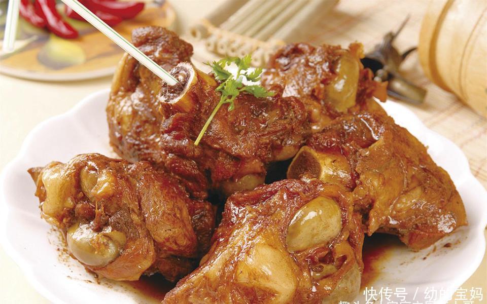 香味|做酱大骨用不用焯水,大厨教你正确做法,香味浓郁肉软烂,太香了