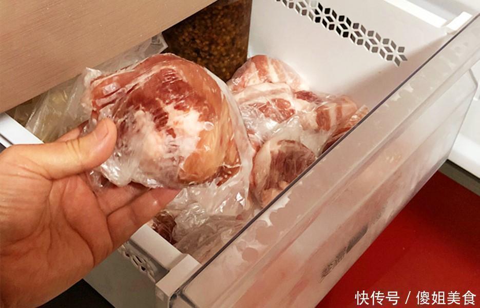  猪肉|从冰箱里拿出的冻肉，万不可加水泡，教你一招，吃起来跟鲜肉一样