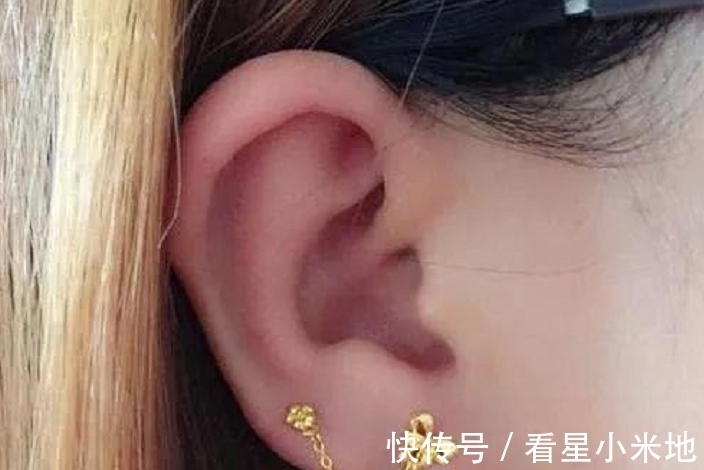 女性朋友|戴黄金耳环时,谨记“3不要”,多亏金店老板提醒,才知有人做错