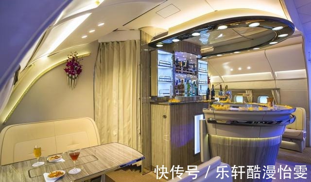 阿联酋航空|皇马双层专机有多奢华球员享私人浴室,美女空姐在机上酒吧服务