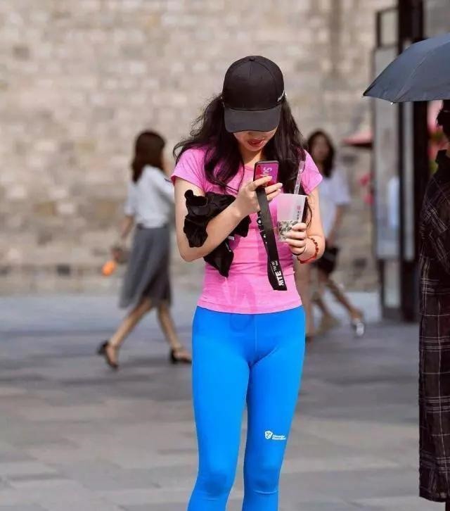 魅力 穿着打底裤的魅力不可阻挡,简洁中透着贵气!