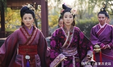 皇帝|皇后刚进宫就被太后刁难,大夏天披棉被下跪,皇帝的做法亮了