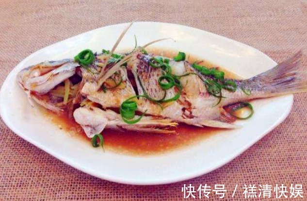 鲜嫩|做清蒸鱼，全程不要用盐和料酒，学会厨师这一招，鱼肉鲜嫩无腥味