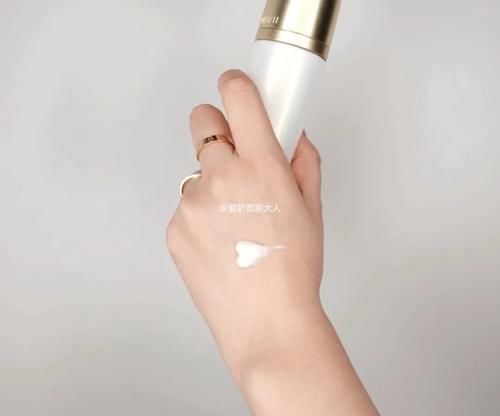 最近在用的几款抗氧化精华，让你的美白胜率更高