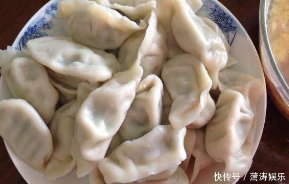 饺子包好后,直接放冰箱就“坏”了,这么做,饺子不开裂不粘连