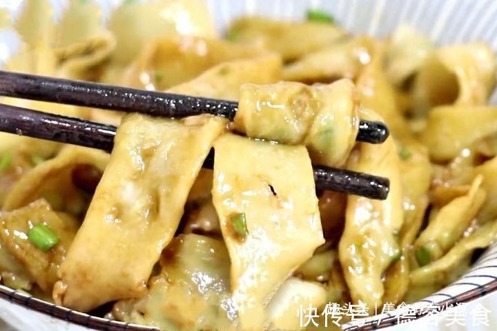 立秋后,此面食要多吃,5块钱做一锅,劲道爽滑,比牛肉面还好吃