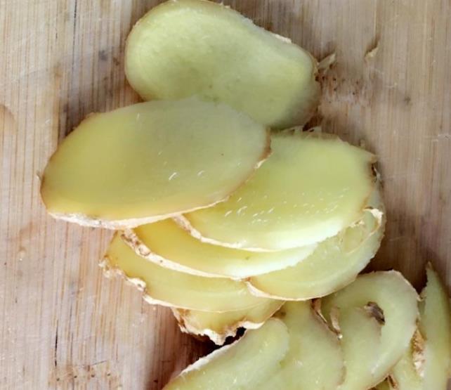 生姜|红枣碰上它，称“穷人的阿胶”，除去老雀斑，驱寒暖胃，皮肤好