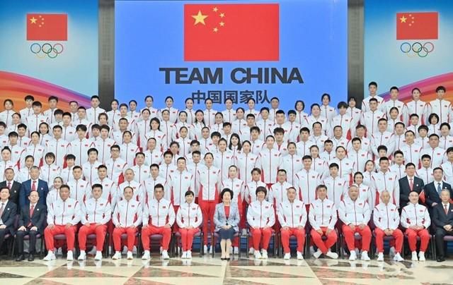 最强阵容|中国女排喜上加喜！郎平爱徒创造新历史，官方晒霸气视频表示祝贺