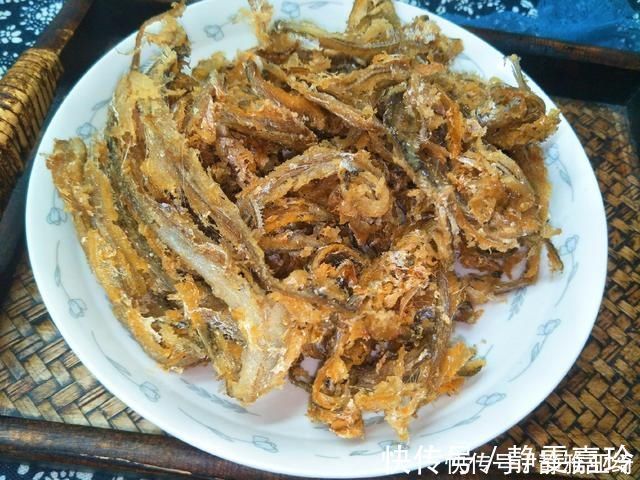 面粉|干炸小黄鱼，怎样才能又酥又香？不加面粉炸鱼，又酥又好吃