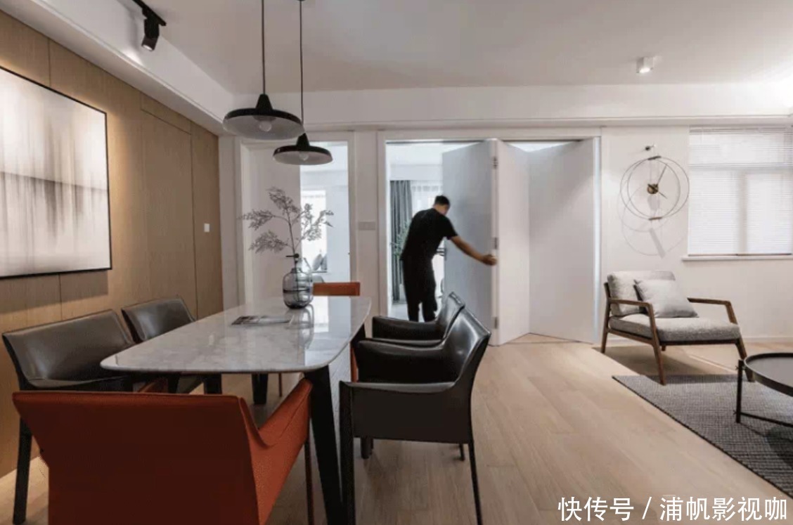 瞬间|装修时房门别装单开门了，他家这么设计，让全屋瞬间放大一倍