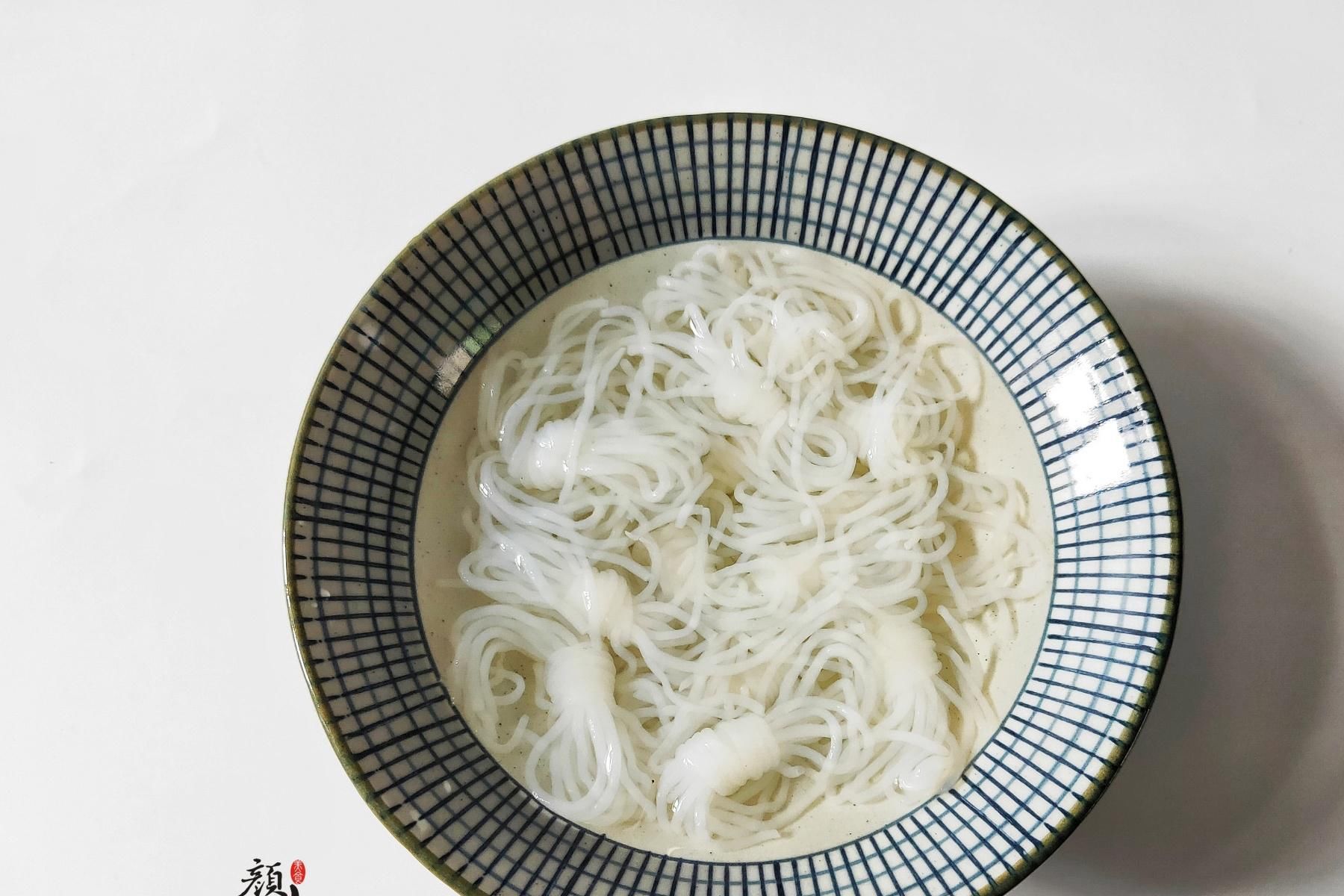 小厨|秋葵和它是绝配，炒一炒就上桌，爽滑鲜嫩营养高，好吃停不下筷子
