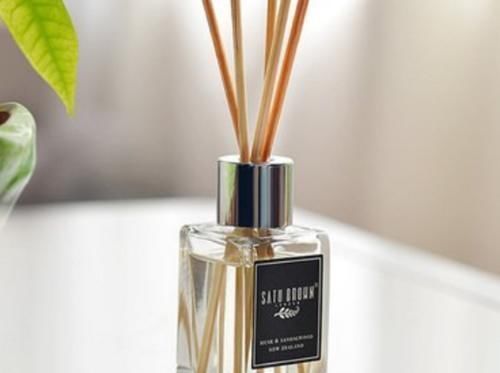 床头柜|床头有4样东西,有致癌风险,还会毁睡眠,若你家有,尽快处理