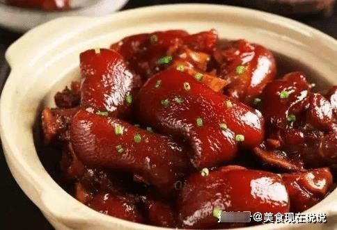 腥臭味|炖猪蹄怎么做才没腥味?学会3个窍门,猪蹄香浓不腥,肉质软烂