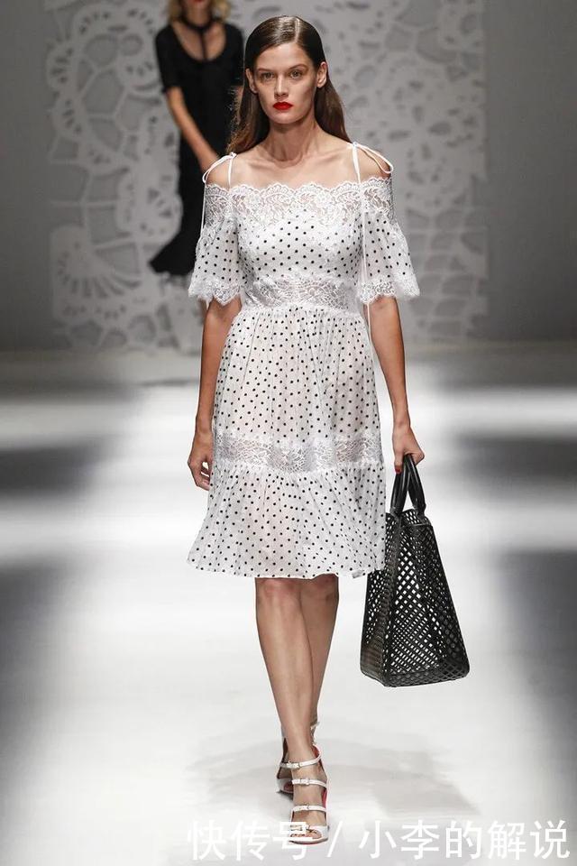 米兰时装周线下T台回归,Blumarine2021春夏系列演绎浪漫时装盛宴