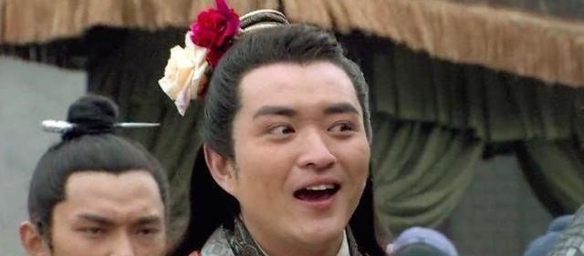 高衙内@在《水浒传》中,高衙内为何非要抢林冲的老婆丫鬟锦儿笑而不语!