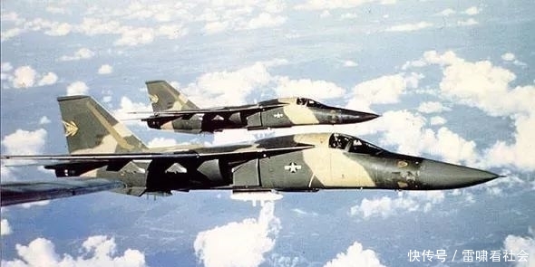 f-111土豚戰鬥轟炸機在研製出來之後,1967年就開始了首次飛行,美國