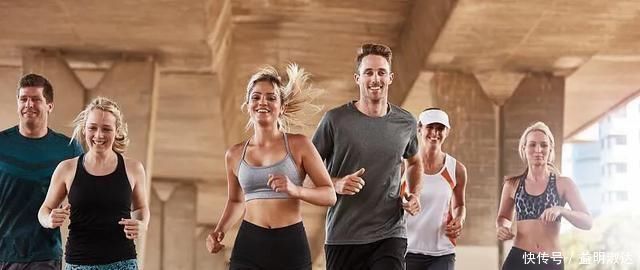 体脂率|跑步解决不了腹肌，2个核心训练有傲人的马甲线条