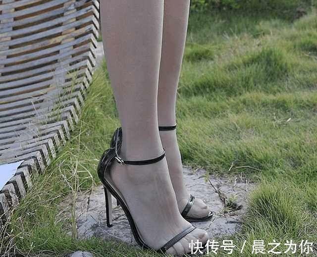 高跟鞋 精致小脚丫穿上美丽高跟鞋,搭配肉丝袜优雅迷人