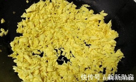 饼胚|教你做韭菜鸡蛋饼,做好咸香入味,韭菜脆嫩不出水,吃起来超满足!