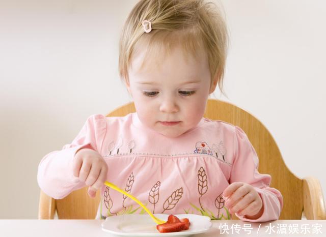 孩子1岁前多喂这类食物，将来说话早、发音准，父母早知早受益