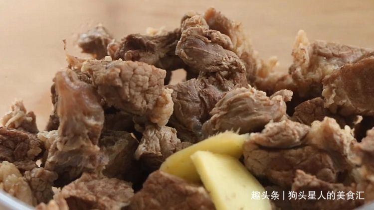 长假在家不想做饭，教你一个做法，土豆牛肉一锅炖，能吃两碗饭