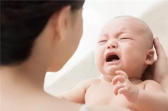 腹部|为何孩子睡觉时总爱蹬腿伴随这种情况,往往暗示你家娃正在猛长