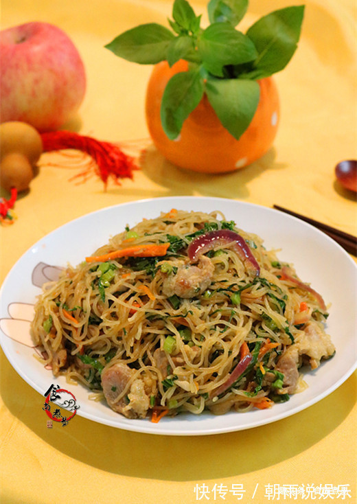 不煲米饭时,我家常吃此款主食,比面条清爽,食材搭配很随意