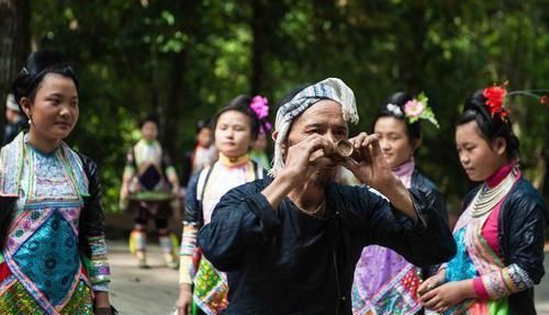 我国唯一合法持枪的部落，世代生活在与世隔绝的大山中，你想去吗