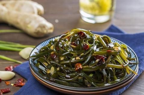 大厨告诉你，做凉拌海带丝时，两种调料不能放，难怪不好吃腥味重