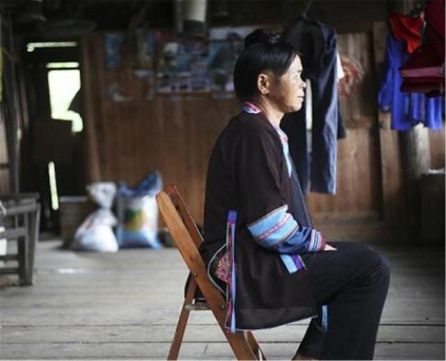 纸币#寨里“一枝花”被印在1元纸币,30年后才知钱上是自己,现已59岁