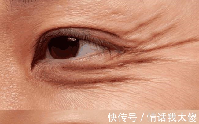 延缓衰老|女人不想老太快, 就少用洗面奶! 看下图女人怎么做, 皮肤美白紧致!