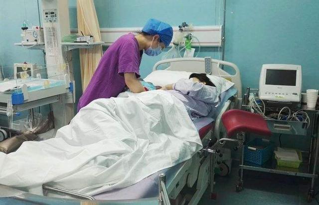 孩子|男婴因吃奶太用力,被妈妈用剪刀亲手毁容,4年后现状令人感慨