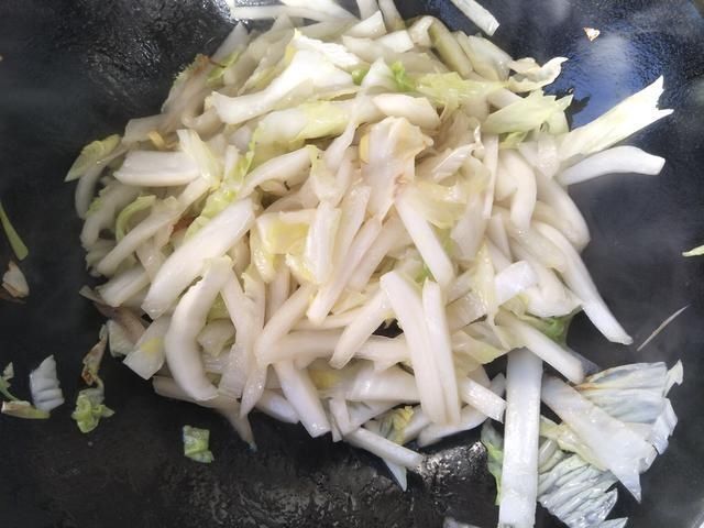 白糖|炒醋溜白菜时,记住“3种调料”顺序,白菜清脆爽口,提味好吃