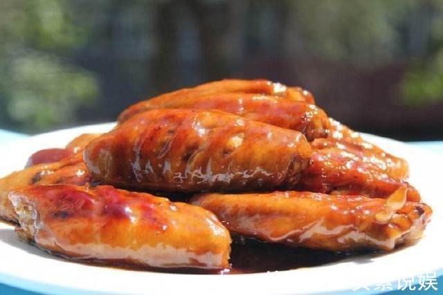 优选|美食优选萝卜烧肥肠、猪肉炖粉条、糖醋鸡翅、白灼小油菜的做法