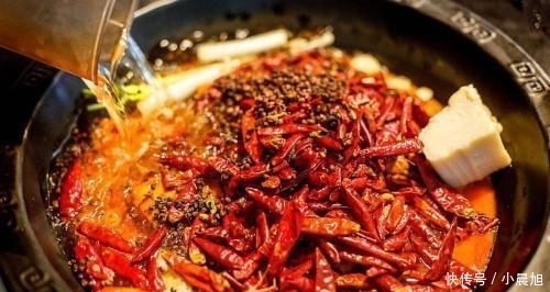 在外吃火锅, 服务员问“你是否需要加汤”是给你暗示, 你懂了吗?