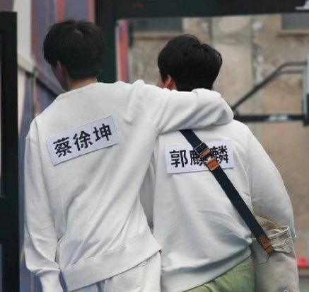 郭麒麟回归《奔跑吧》,谁留意到蔡徐坤第一反应?真实交情藏不住了