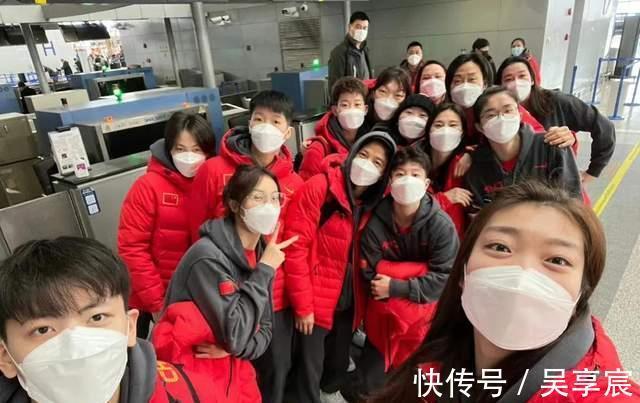 中国篮球|晚上9点!易建联9字高调回应中国篮协!姚明霹雳手段平定局势