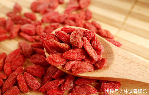 枸杞|枸杞白天吃和晚上吃哪个好吃对“赛人参”，吃错“易生病”