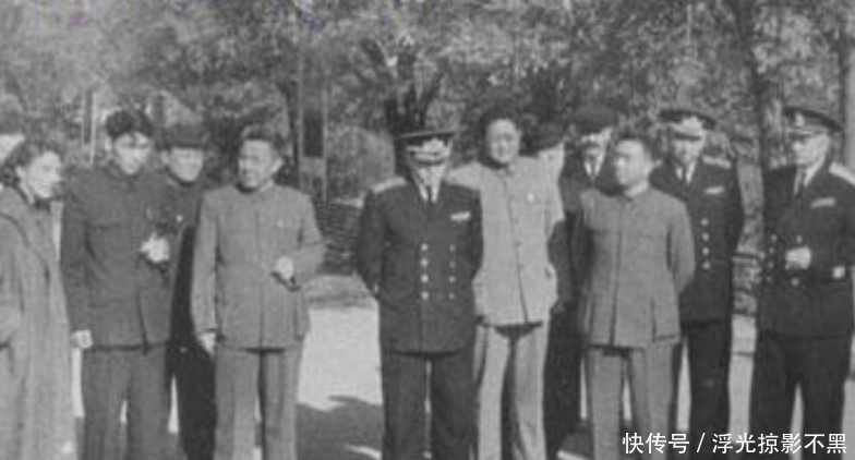 婚礼|开国上将第三次结婚,娶了小22岁的演员,贺元帅为他主持婚礼